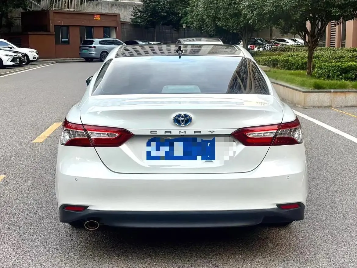 Toyota 2021 Camry Dual Engine 2.5HG Stepless Deluxe Automatic Gear 5
