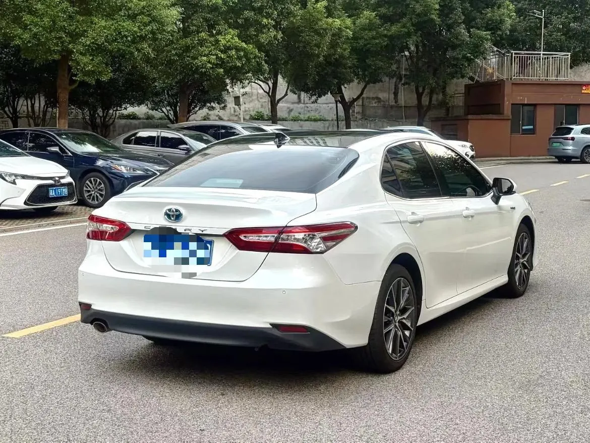 Toyota 2021 Camry Dual Engine 2.5HG Stepless Deluxe Automatic Gear 6
