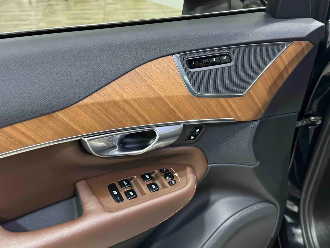 Volvo XC90 (Imported) 2024 XC90 48V 2.0T B5 Zhixing Deluxe Edition 7-seat Automatic Gear 3