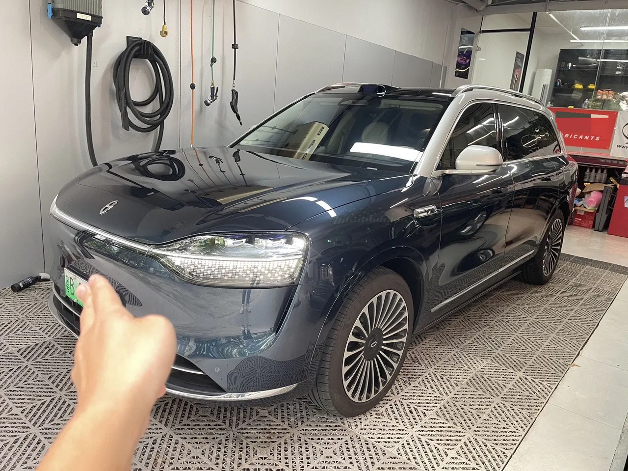 Open image lightbox: AITO 2025 AITO M9 extended range Ultra version 52kWh6 seat version automatic gear