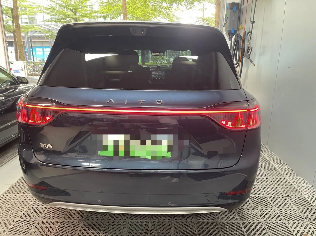 AITO 2025 AITO M9 extended range Ultra version 52kWh6 seat version automatic gear 2