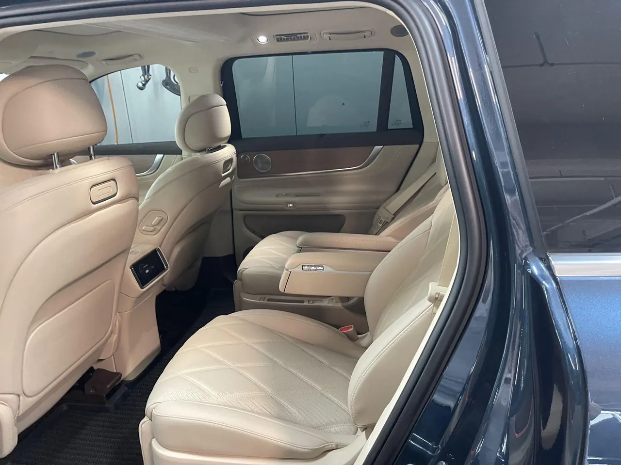 AITO 2025 AITO M9 extended range Ultra version 52kWh6 seat version automatic gear 4