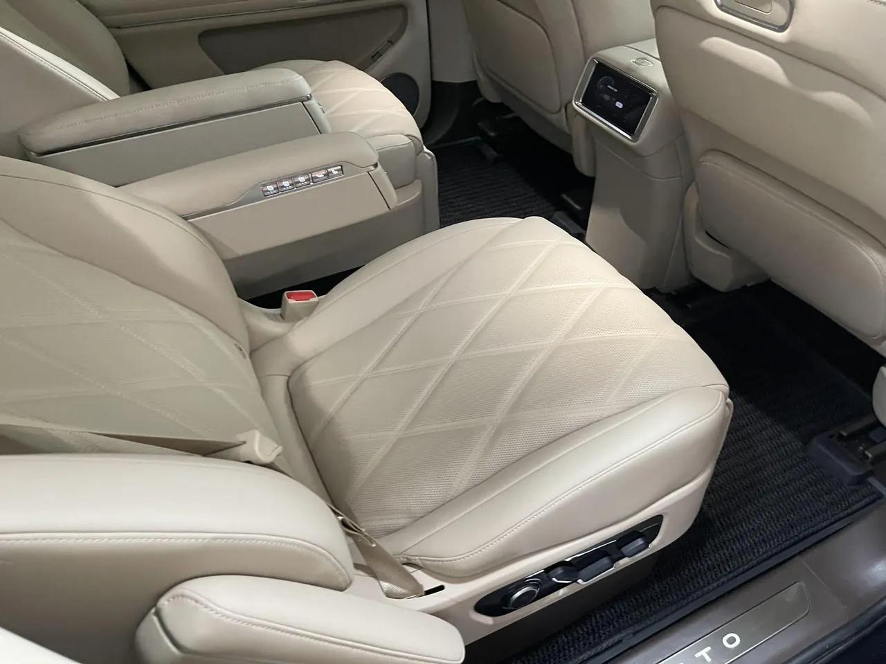 AITO 2025 AITO M9 extended range Ultra version 52kWh6 seat version automatic gear 6
