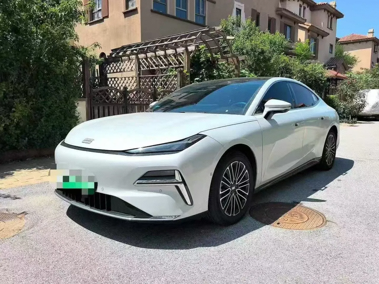 Geely Galaxy 2025 Xingyao 8 EM-i 1.5 130km Premium Edition Automatic Gear - View 1
