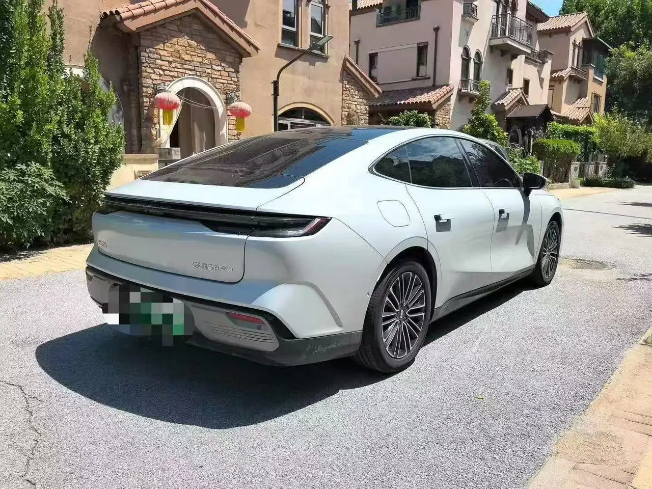 Geely Galaxy 2025 Xingyao 8 EM-i 1.5 130km Premium Edition Automatic Gear 6