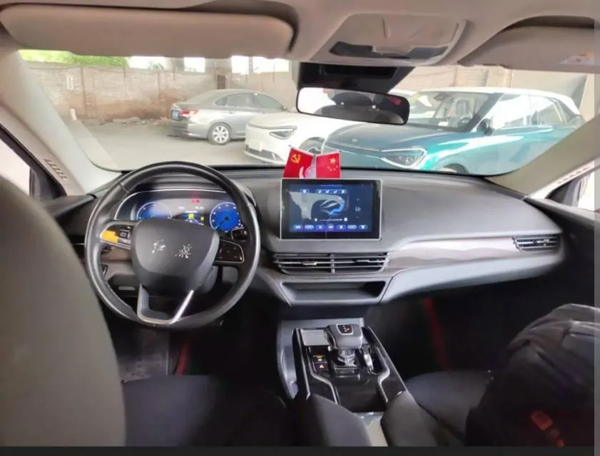 HongQi 2021 E-QM5 charging T3 version automatic gear 4