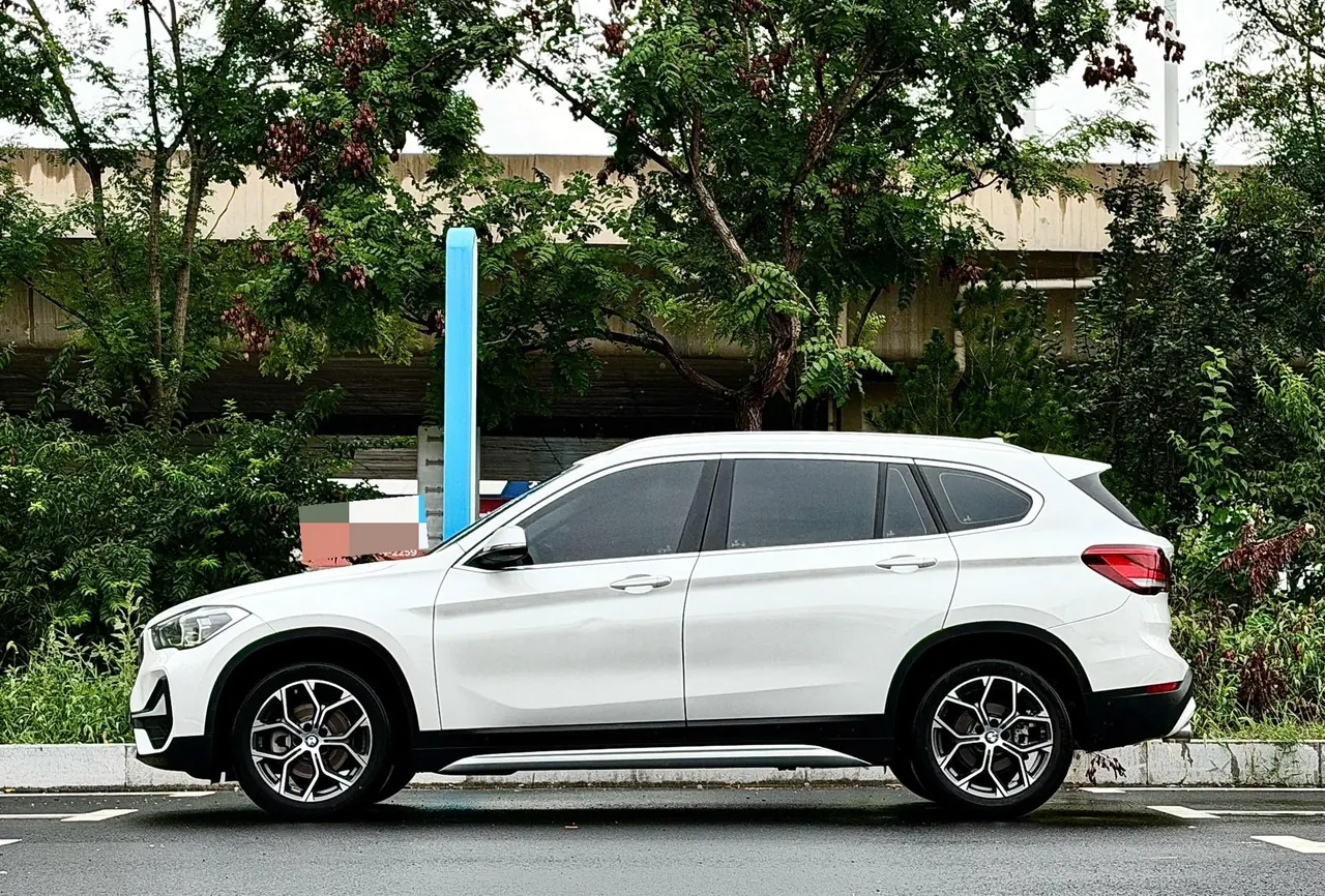 BMW 2022 X1 sDrive20Li 1.5T exclusive automatic gear 3
