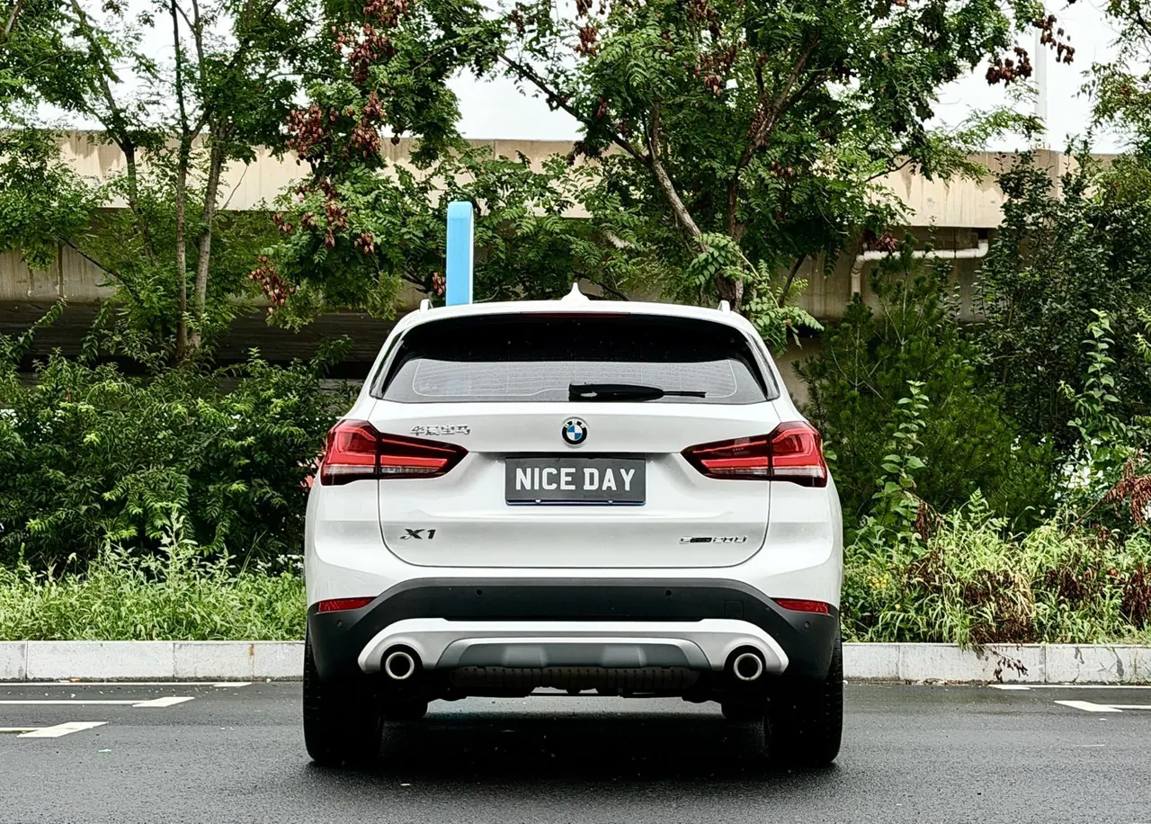 BMW 2022 X1 sDrive20Li 1.5T exclusive automatic gear 5