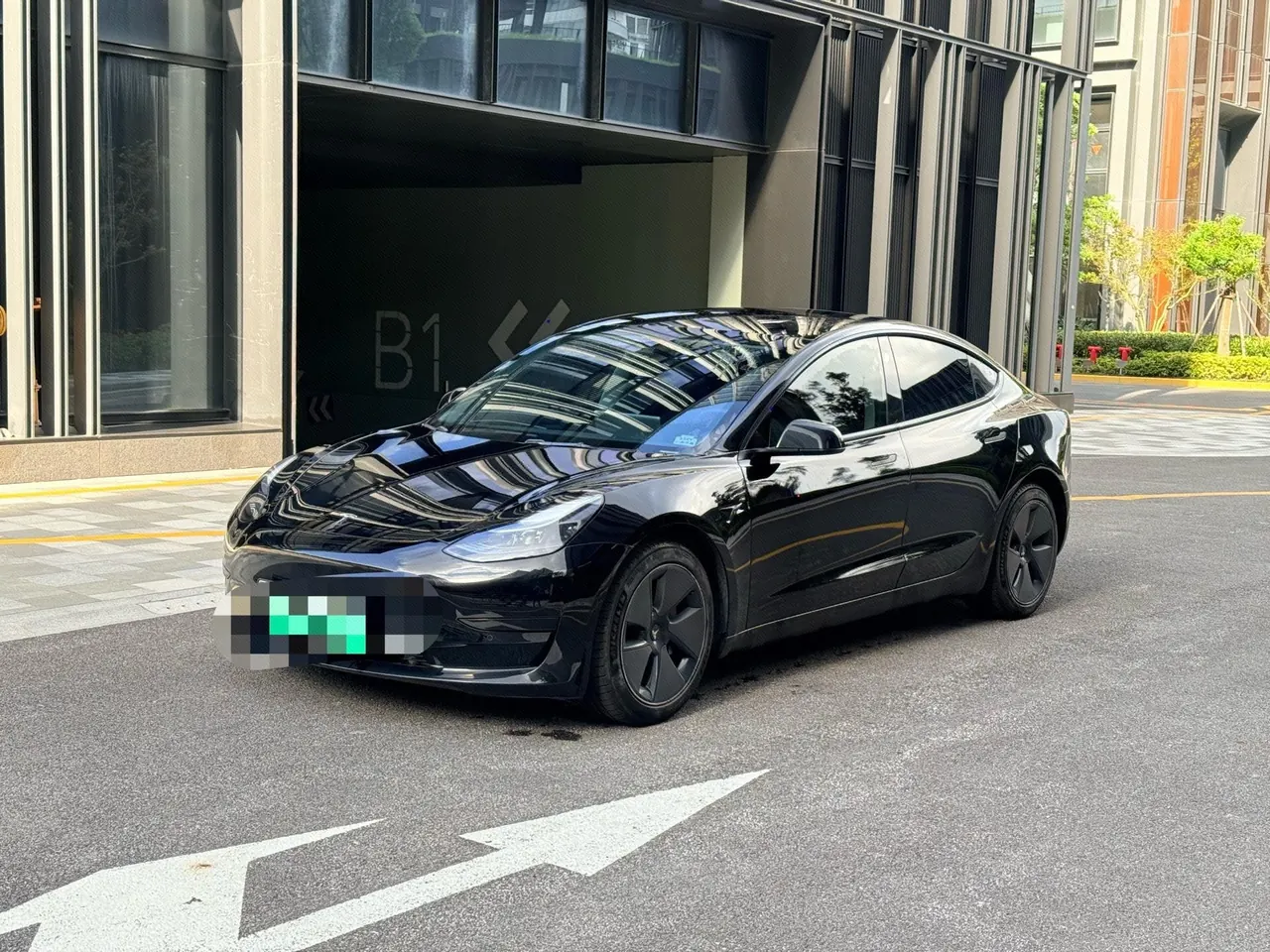 Open image lightbox: Tesla 2022 Model 3 rear-wheel drive version of automatic transmission