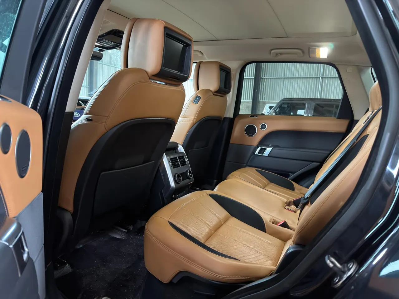 Land Rover Range Rover Sport Edition (Imported) 2022 Range Rover Sport Edition 48V 3.0T L6 Yao Black Edition Automatic Gear 4