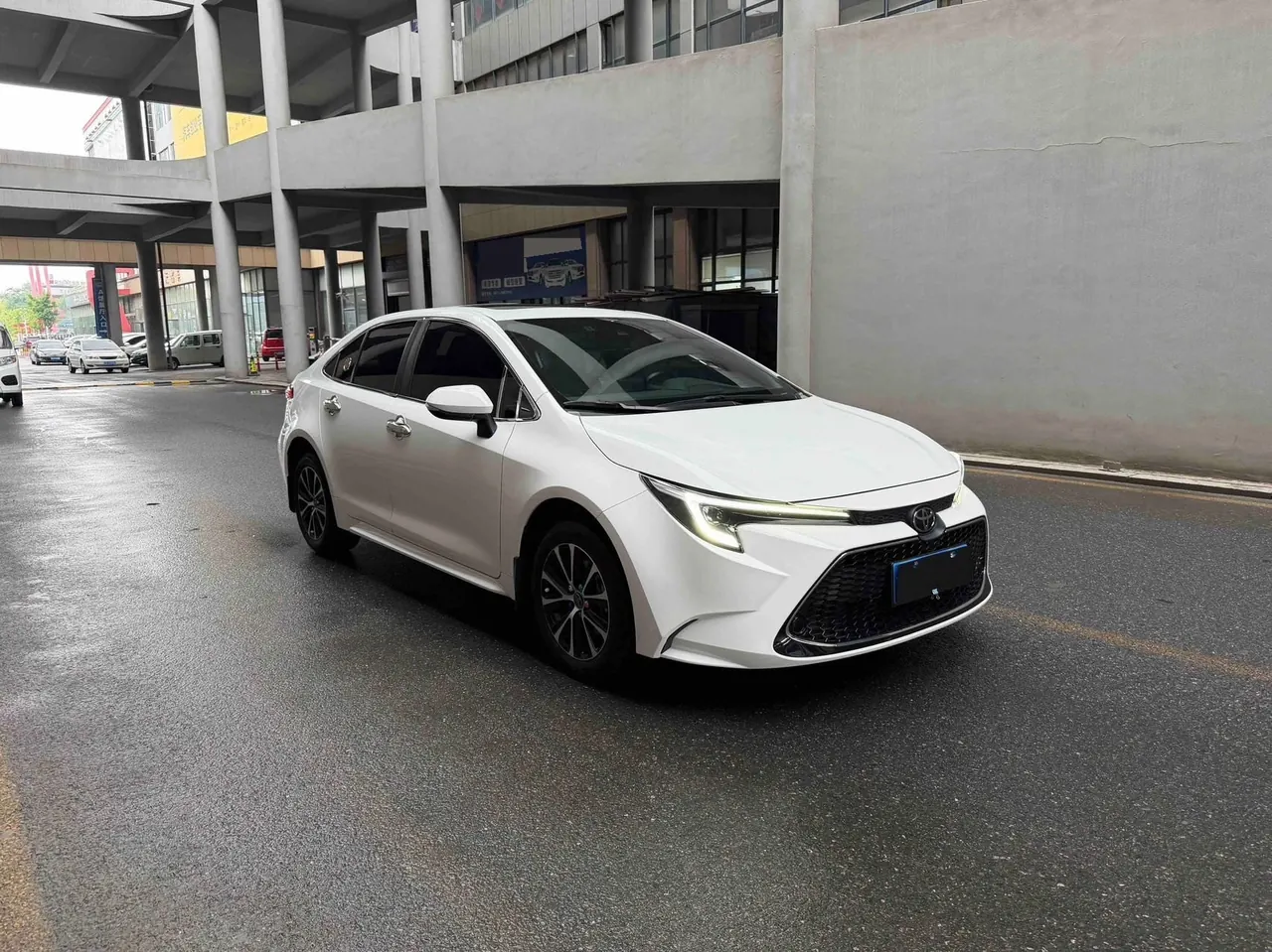 Toyota 2024 Lei Ling 1.2T Stepless 185T Deluxe Automatic Gear 3
