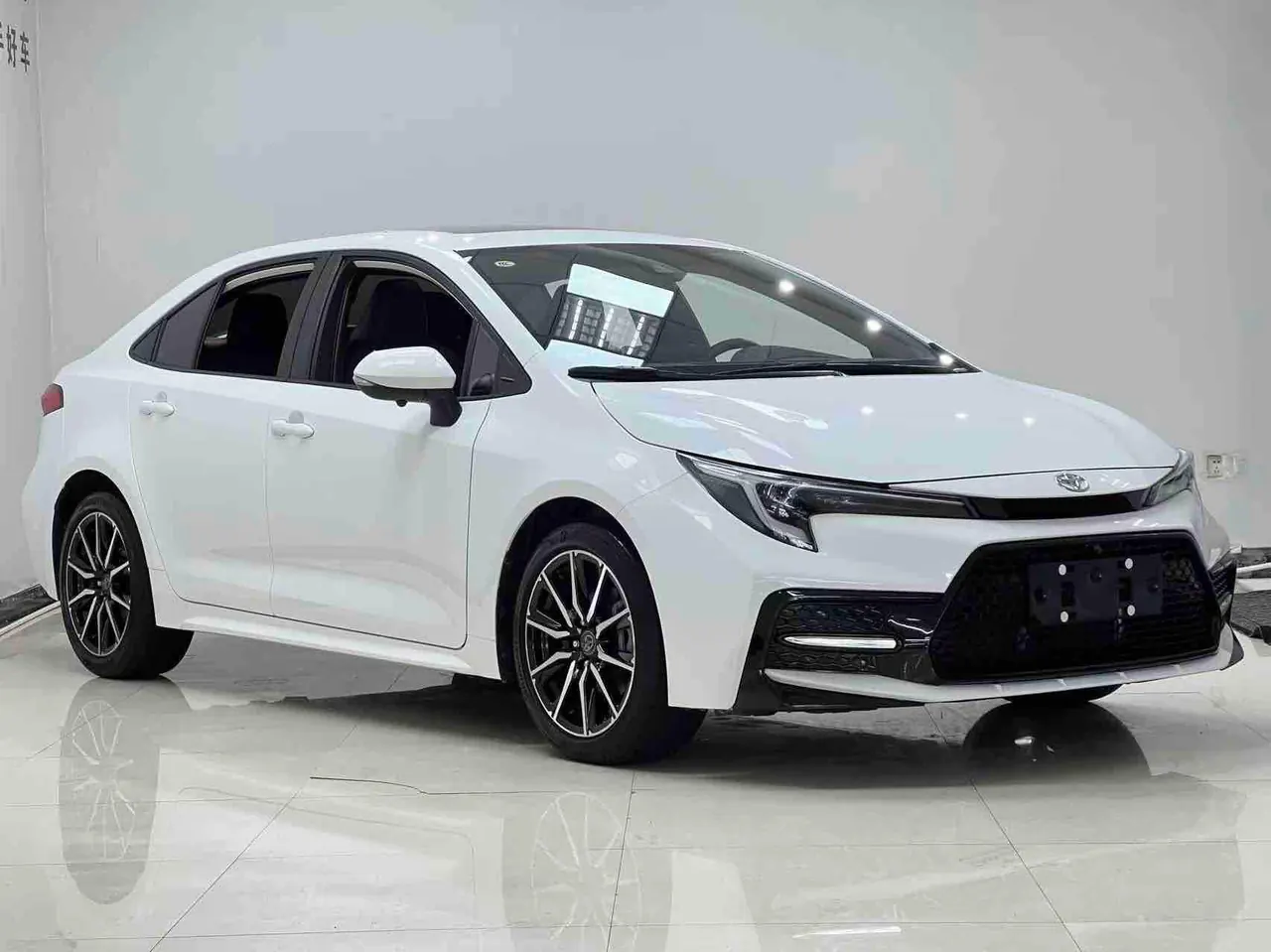 Toyota 2023 Lei Ling 1.2T Stepless 185T Sports Edition Automatic Gear 3