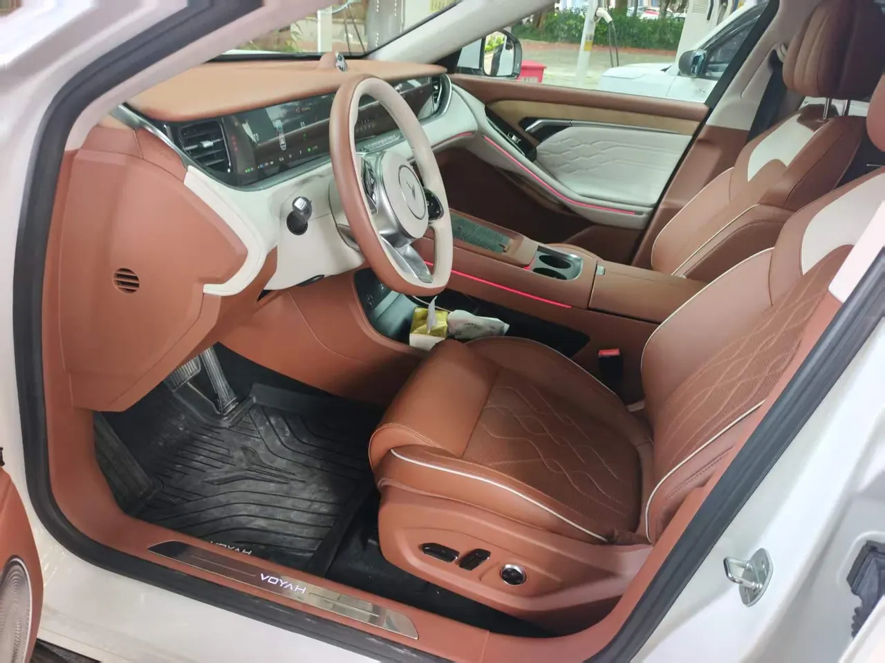Voyah 2024 FREE Super Long Endurance Smart Driving Edition Automatic Gear 2