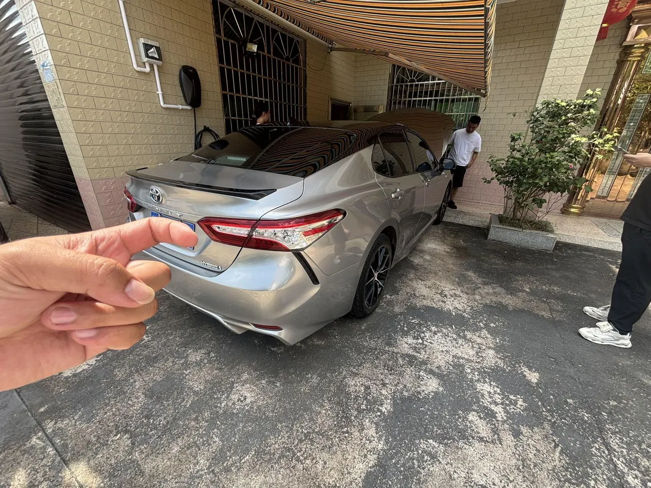 Toyota 2023 Camry Dual Engine 2.5HS Stepless Front Edition Automatic Gear 2