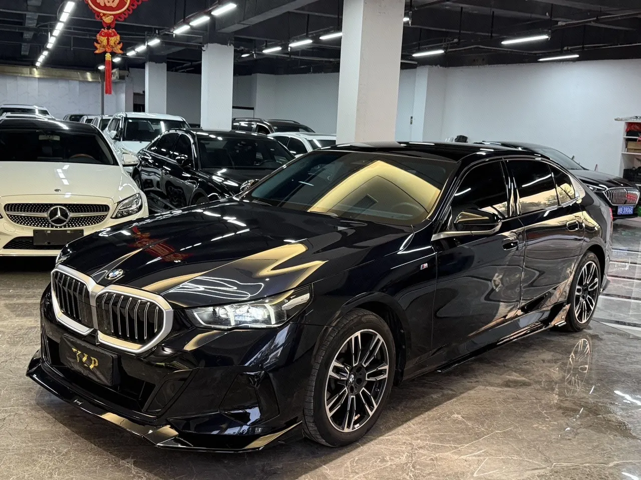 打开图片灯箱:BMW 5 Series 2024 model 530Li 48V 2.0T Leading Edition M Sport Package Automatic