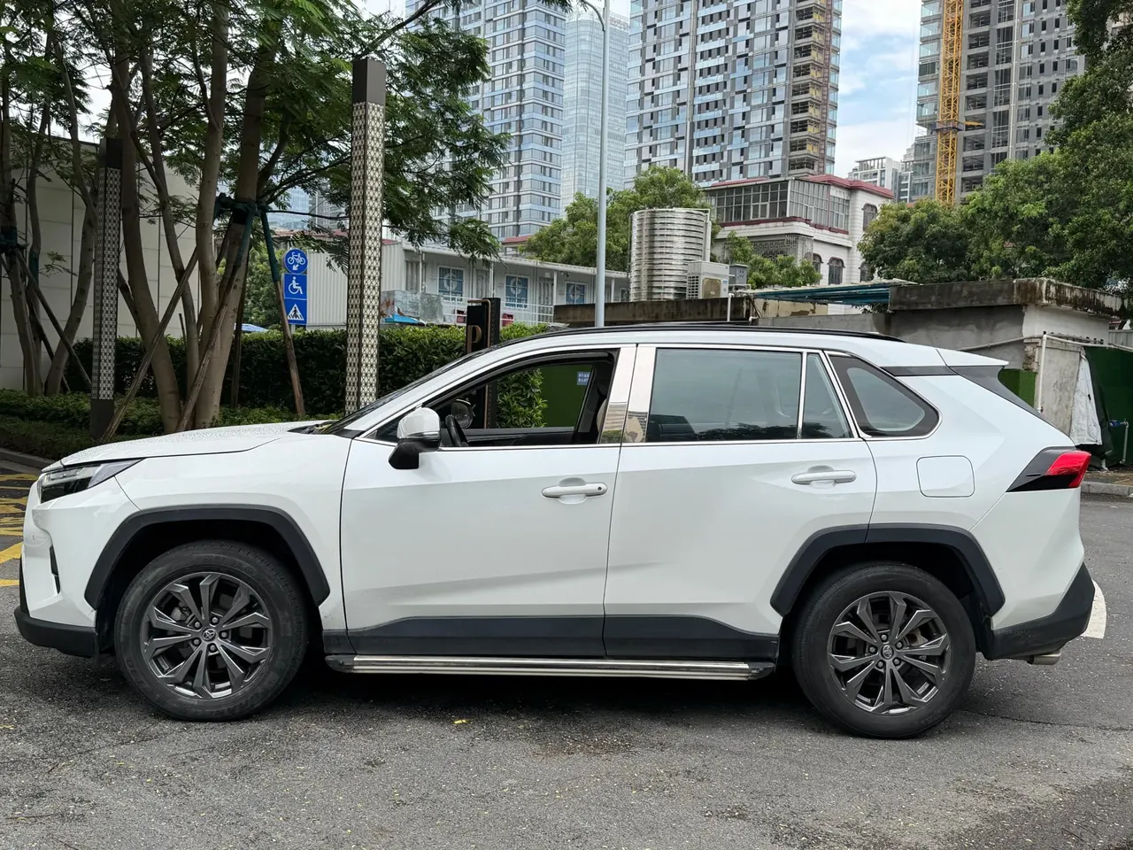 Toyota 2023 RAV4 Rongbo 2.0 Stepless Two-Drive Fashion Plus Edition Automatic Gear 3