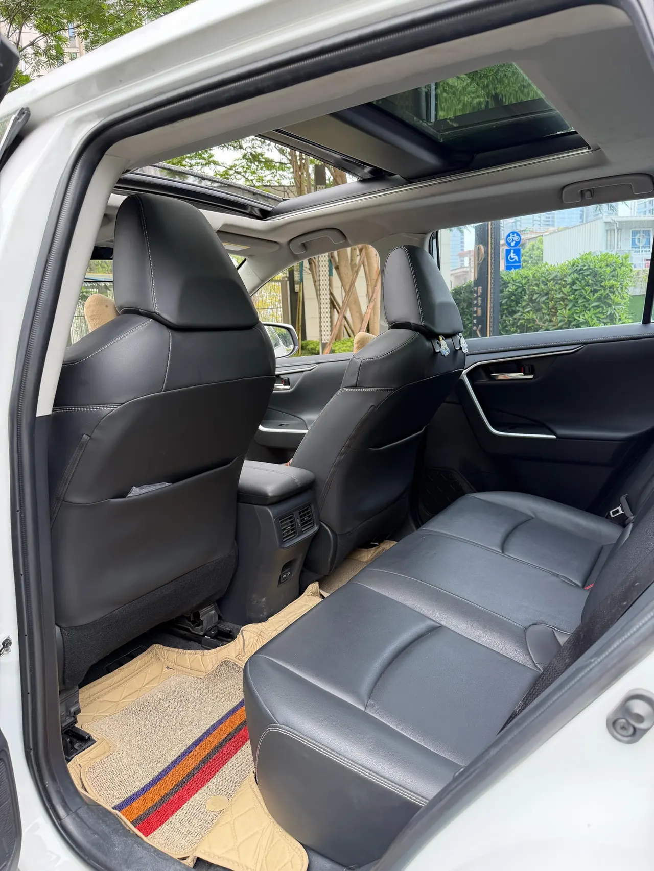 Toyota 2023 RAV4 Rongbo 2.0 Stepless Two-Drive Fashion Plus Edition Automatic Gear 8