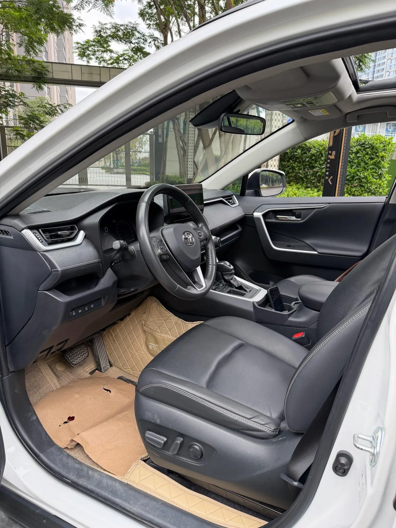 Toyota 2023 RAV4 Rongbo 2.0 Stepless Two-Drive Fashion Plus Edition Automatic Gear 9