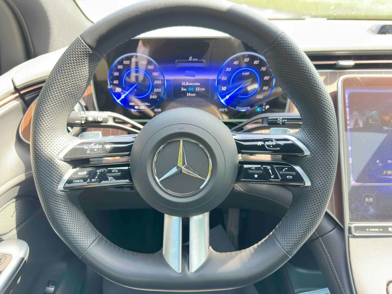 Mercedes Benz 2024 EQE SUV 500 4MATIC EQE SUV 500 4MATIC Pioneer Edition Automatic 3