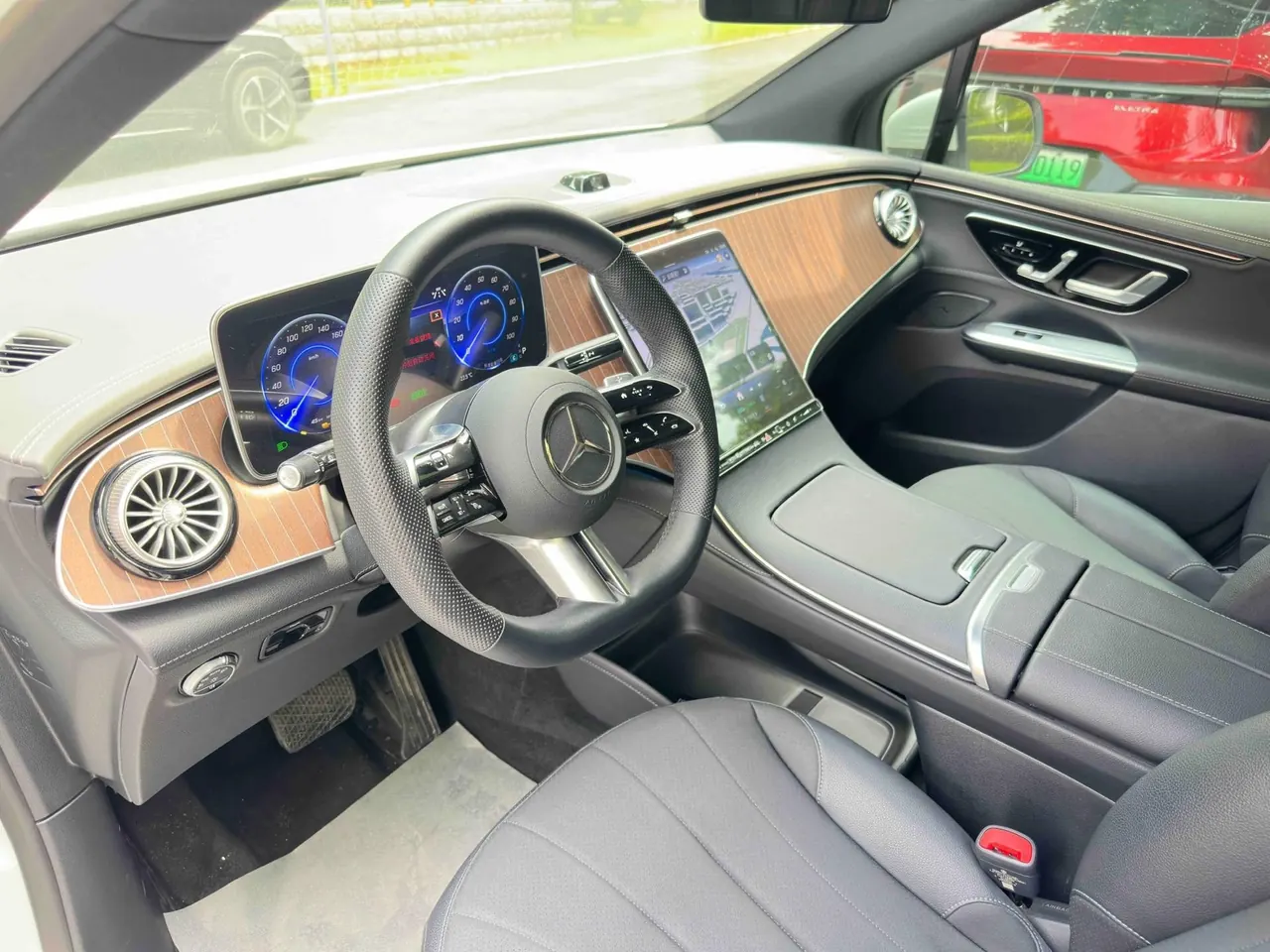 Mercedes Benz 2024 EQE SUV 500 4MATIC EQE SUV 500 4MATIC Pioneer Edition Automatic 6