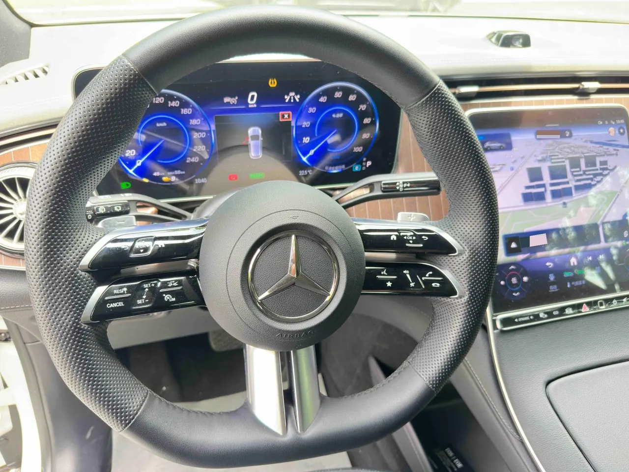 Mercedes Benz 2024 EQE SUV 500 4MATIC EQE SUV 500 4MATIC Pioneer Edition Automatic 7