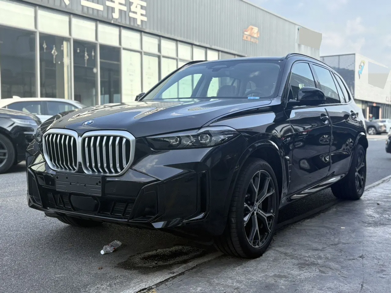 打开图片灯箱:BMW 2026 X5 xDrive30Li 48V 2.0T exclusive m sports obsidian night suit automatic gear