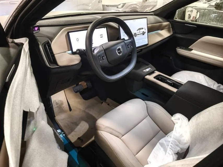 Open image lightbox: Volvo 2026 XC70 1.5T 4-wheel drive long endurance Core automatic gear
