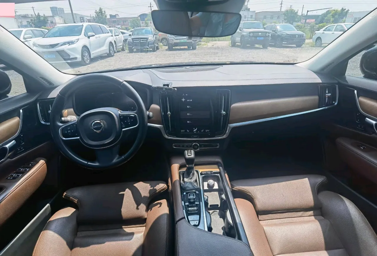 Volvo 2020 S90 2.0T T5 Zhiyuan Deluxe Edition Automatic Gear 3