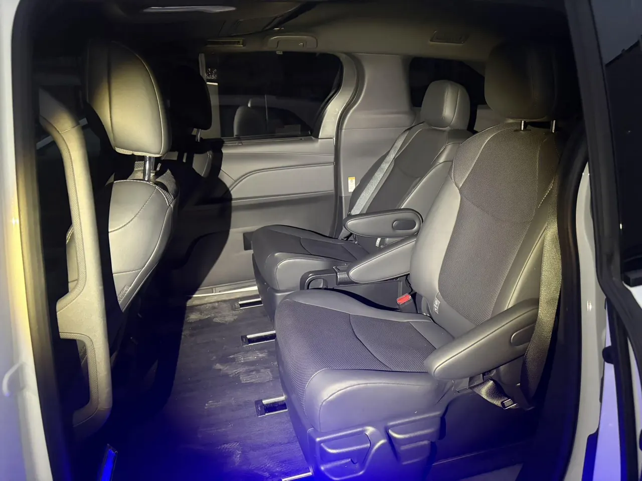 Toyota 2024 Sana 2.5 Stepless Four-wheel Drive Deluxe Edition Automatic Transmission 3