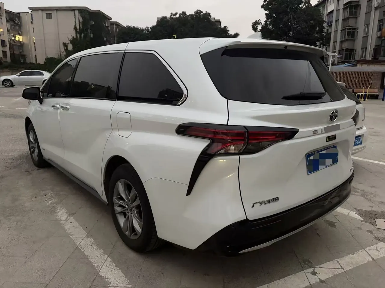 Toyota 2024 Sana 2.5 Stepless Four-wheel Drive Deluxe Edition Automatic Transmission 5