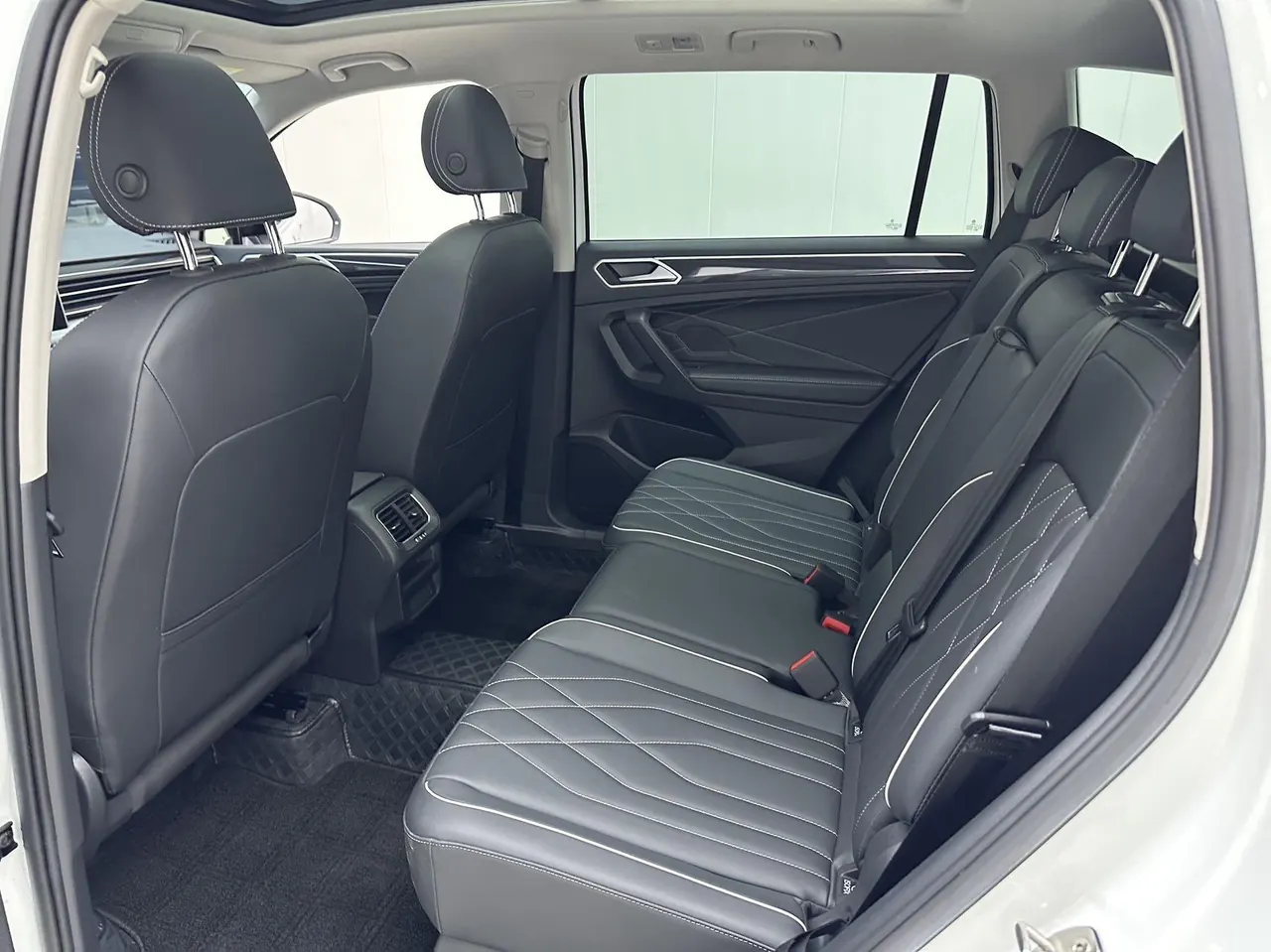 Volkswagen 2024 Tiguan L 1.5TSI 300TSI Two‑Wheel‑Drive Longteng Edition Automatic Transmission 4