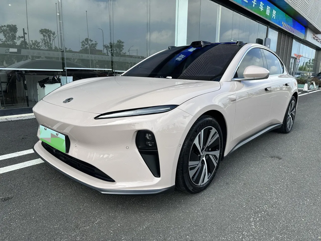 Open image lightbox: NIO 2024 ET5 75kWh automatic gear