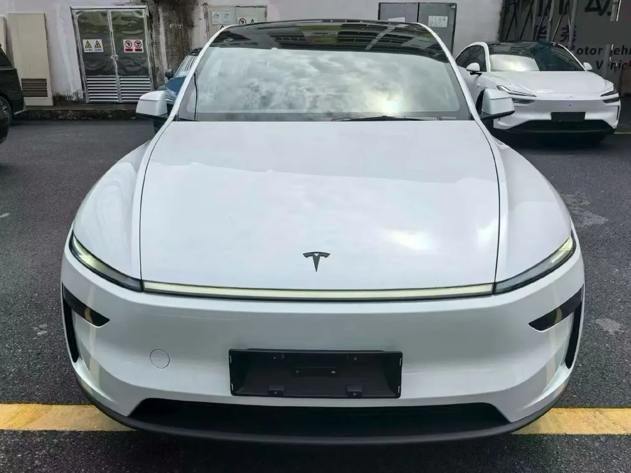Tesla 2026 Model Y Rear-Wheel-Drive Automatic 2