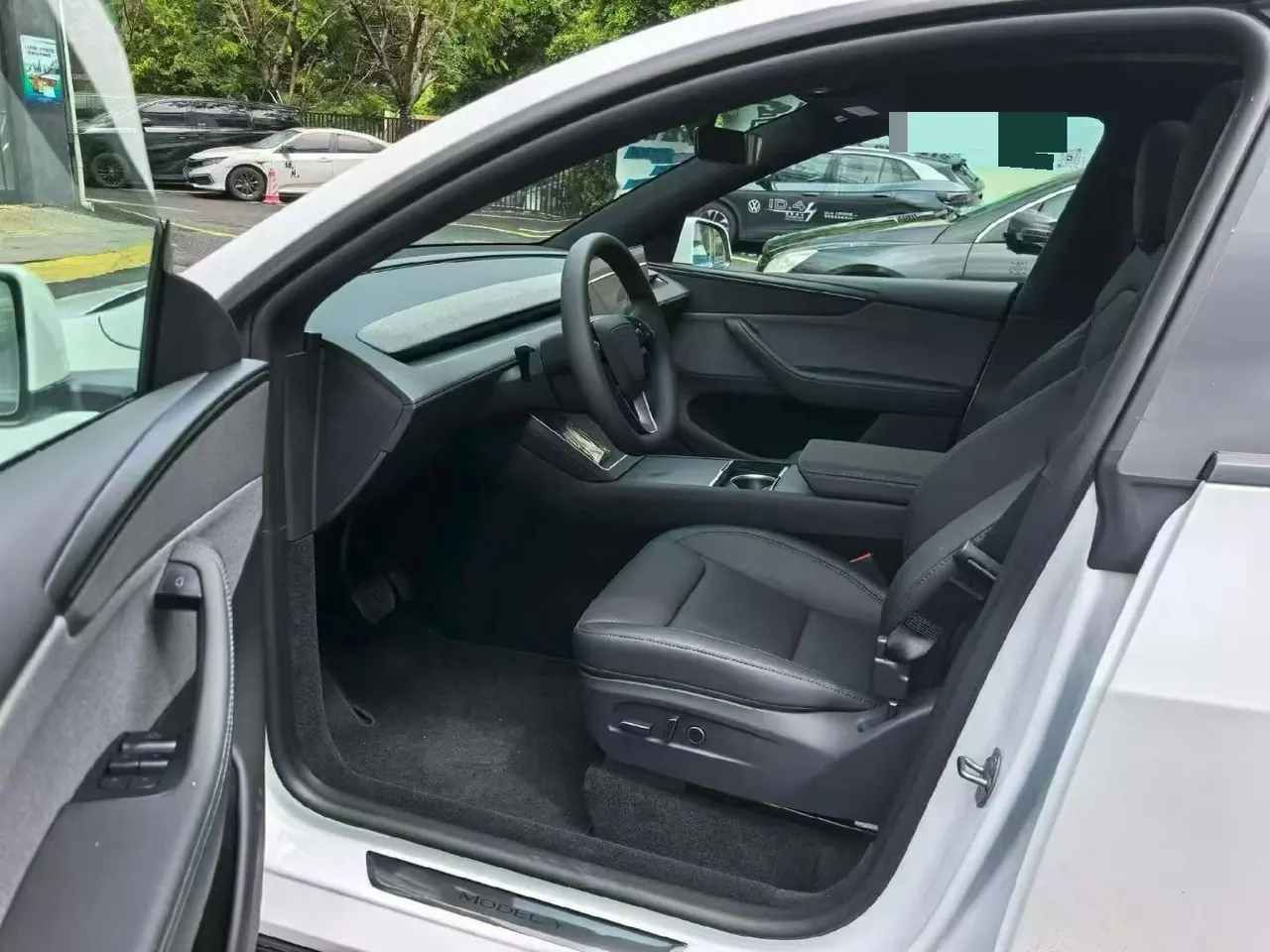 Tesla 2026 Model Y Rear-Wheel-Drive Automatic 4