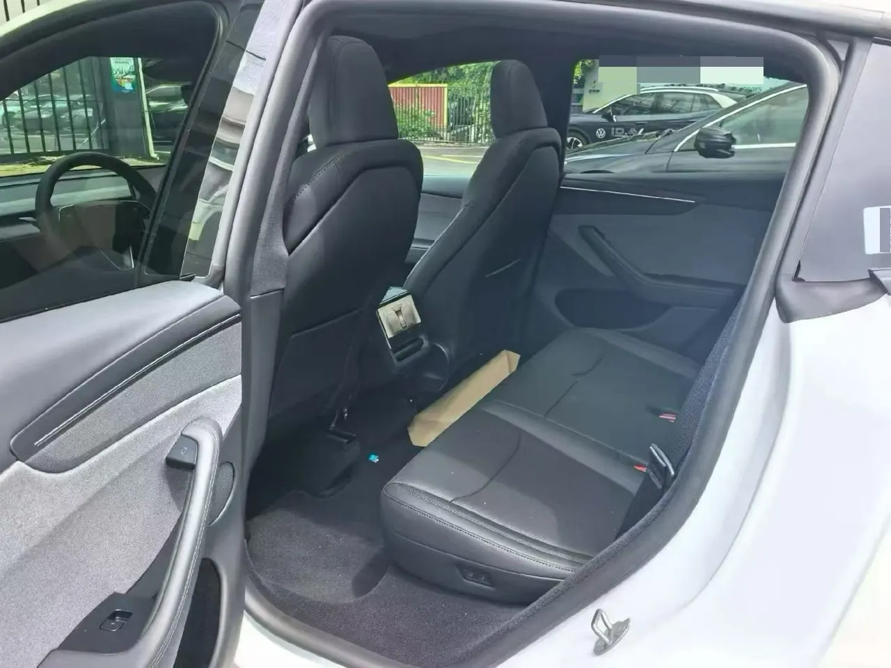 Tesla 2026 Model Y Rear-Wheel-Drive Automatic 5
