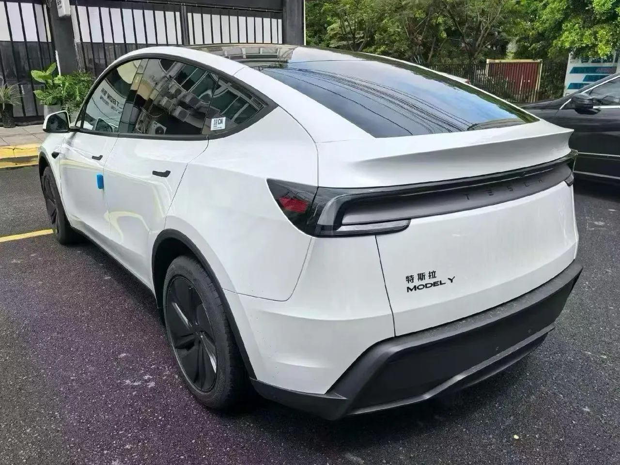 Tesla 2026 Model Y Rear-Wheel-Drive Automatic 9