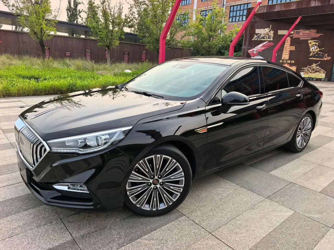 Open image lightbox: HongQi 2020 H5 1.8TD Zhilian Flag Edition Automatic Gear