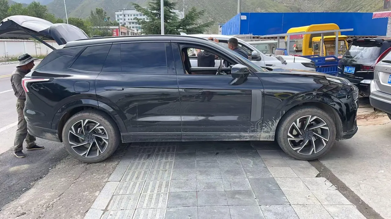 LYNK&amp;CO 2021 LYNK&amp;CO 09 MHEV 2.0T Halo 7-seat automatic gear 4