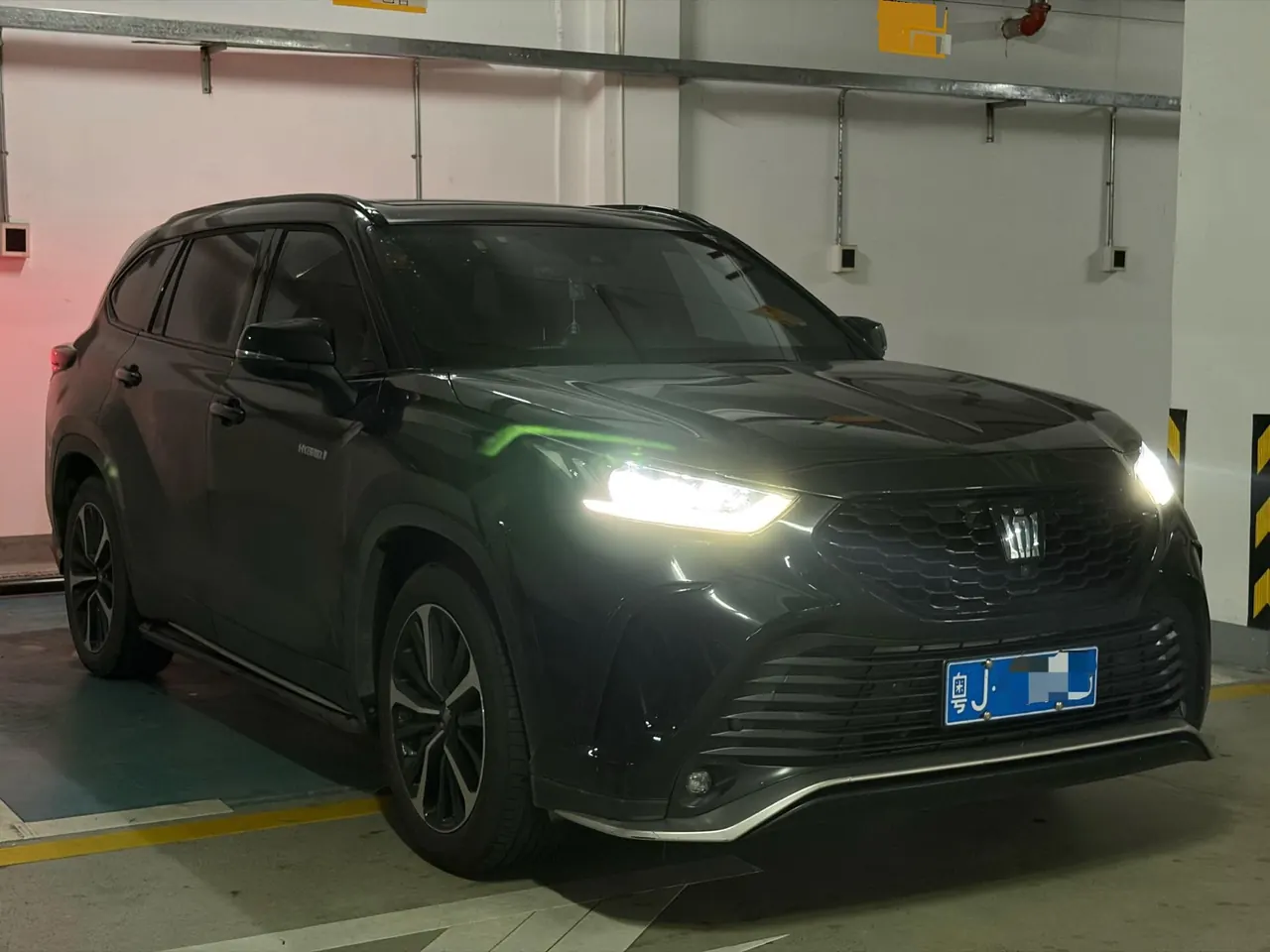 Toyota 2023 Crown Land Release 2.5 Stepless Four-wheel Drive Premium Edition Automatic Gear 3
