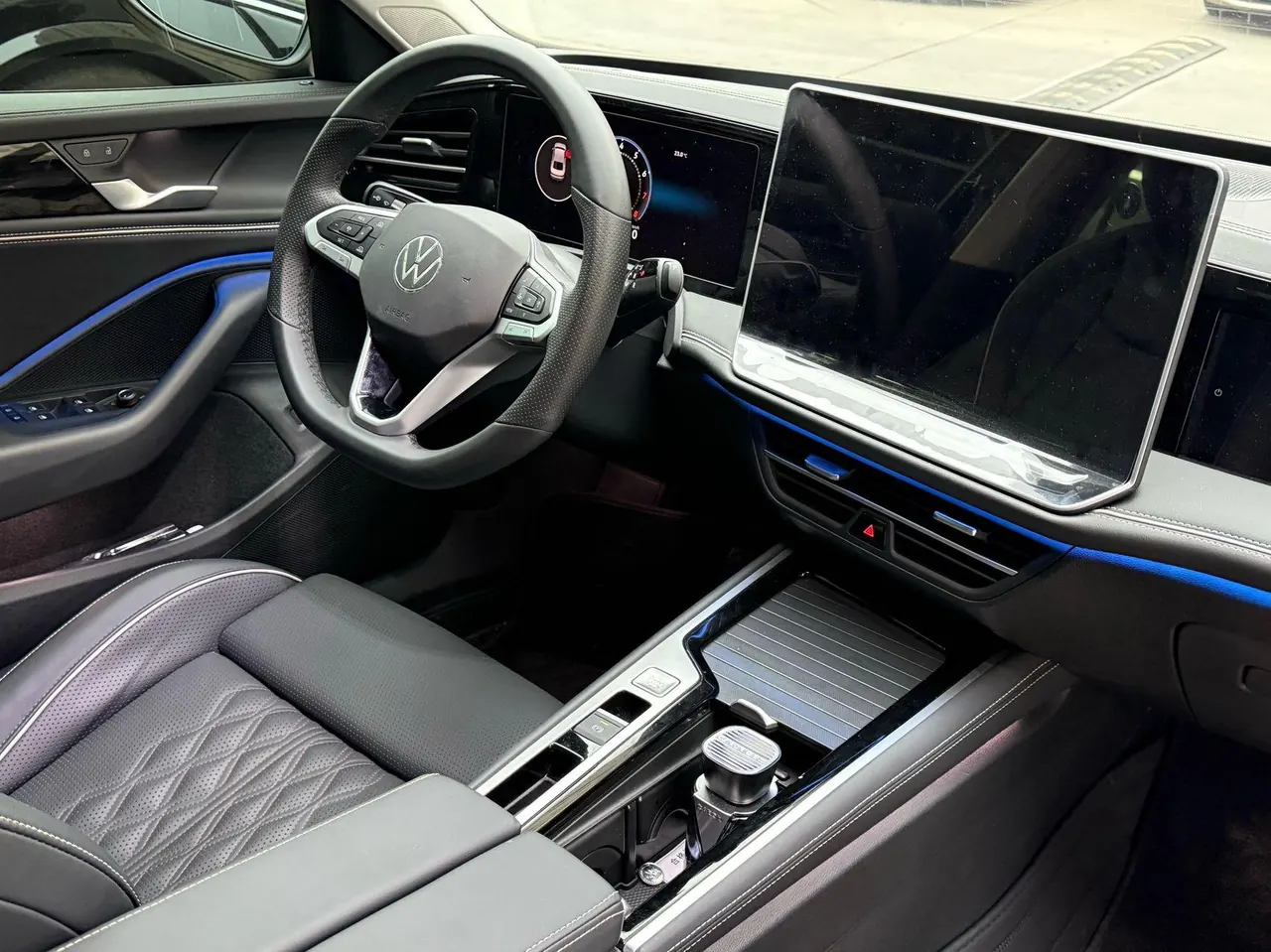 Volkswagen 2026 Magotan 2.0TSI 380TSI Premium Edition Da Mai Bag Automatic Gear 5
