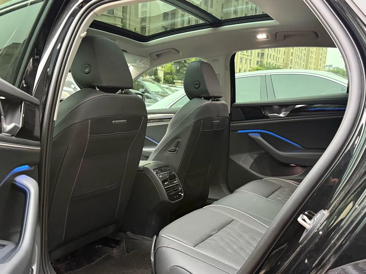 Volkswagen 2026 Magotan 2.0TSI 380TSI Premium Edition Da Mai Bag Automatic Gear 7