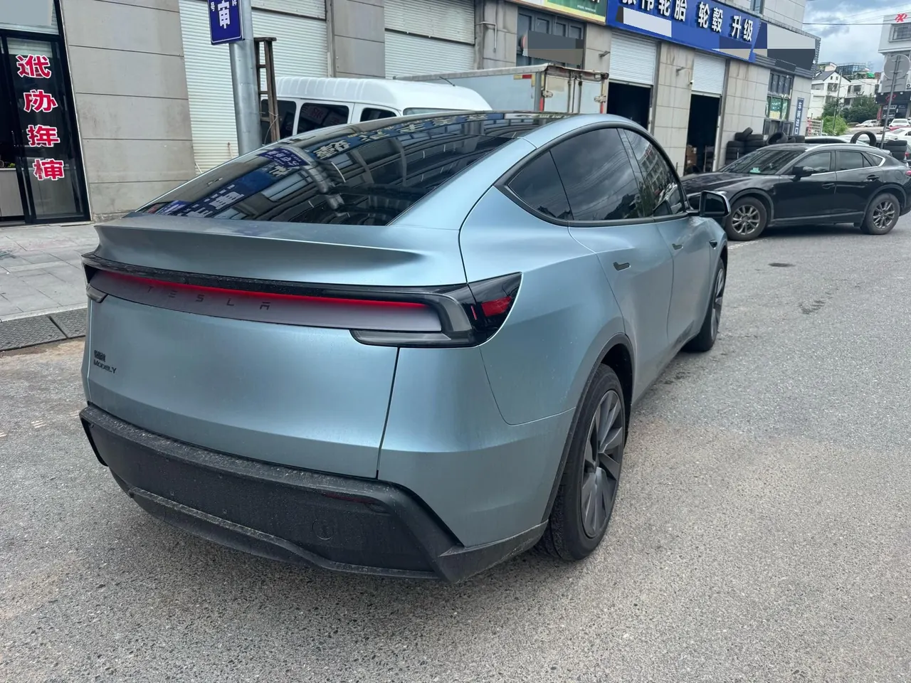 Tesla 2026 Model Y Rear-Wheel-Drive Automatic 6