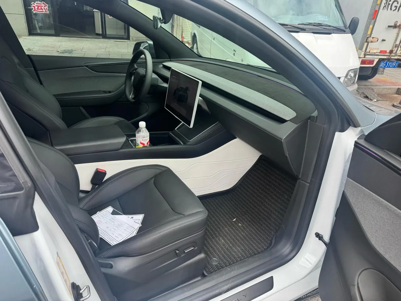 Tesla 2026 Model Y Rear-Wheel-Drive Automatic 7