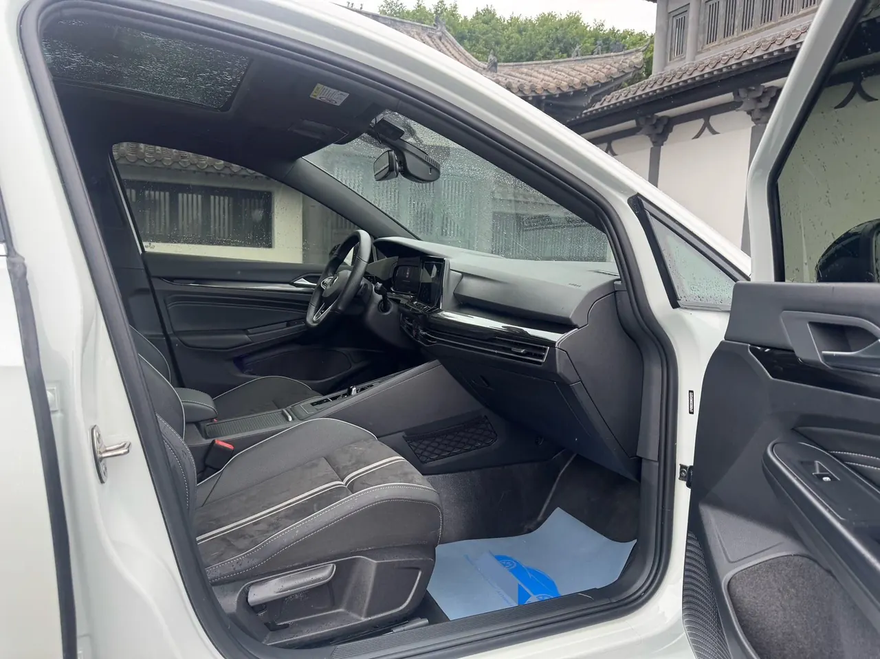 Volkswagen 2023 Golf 8 R-Line 1.4TSI 280TSI Lite (Modified) Automatic Gear 10