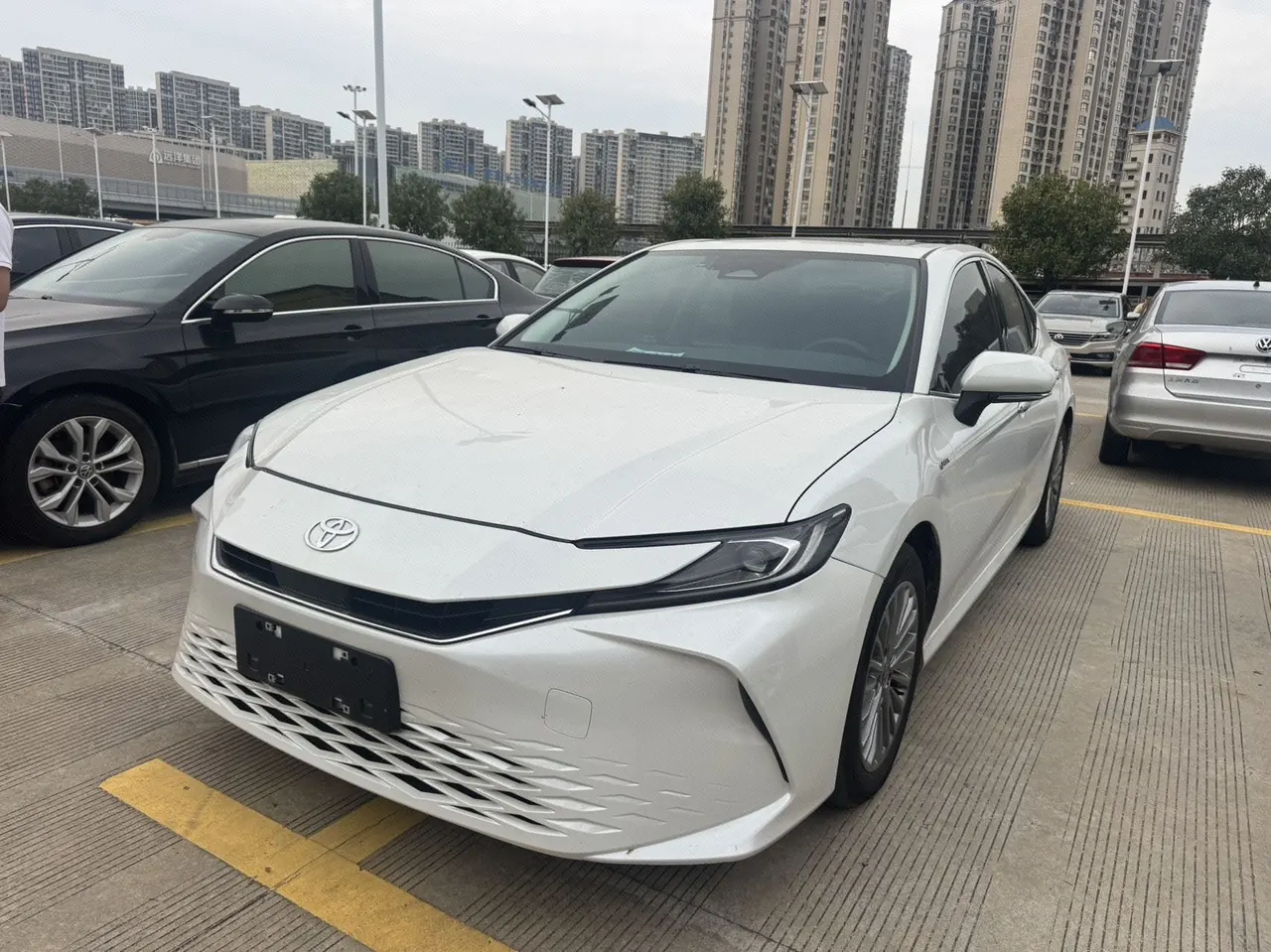 打开图片灯箱:Toyota 2024 Camry Dual Engine 2.0HGVP Stepless Deluxe Automatic Gear