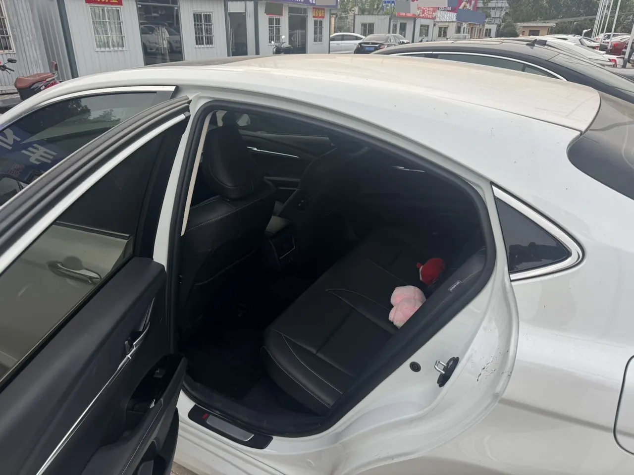 Toyota 2024 Camry Dual Engine 2.0HGVP Stepless Deluxe Automatic Gear 3