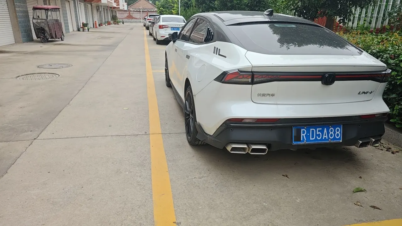 ChangAn 2024 UNI-V 1.5T Distinguished Sports Automatic 2