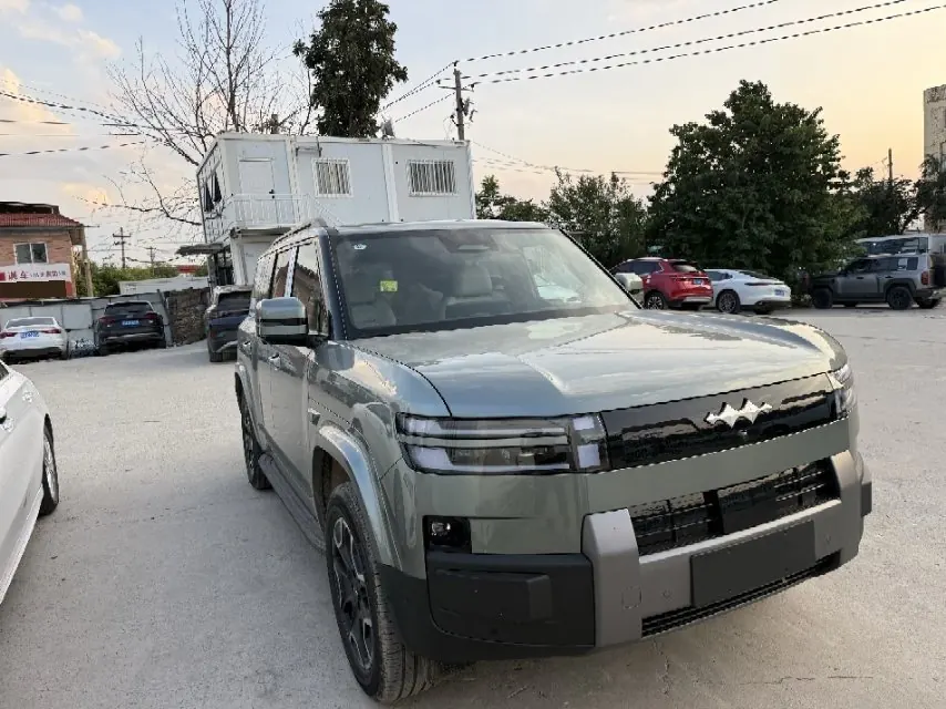 Open image lightbox: FangChengBao 2026 titanium 7 EV 675KM rear drive flash charge version automatic gear