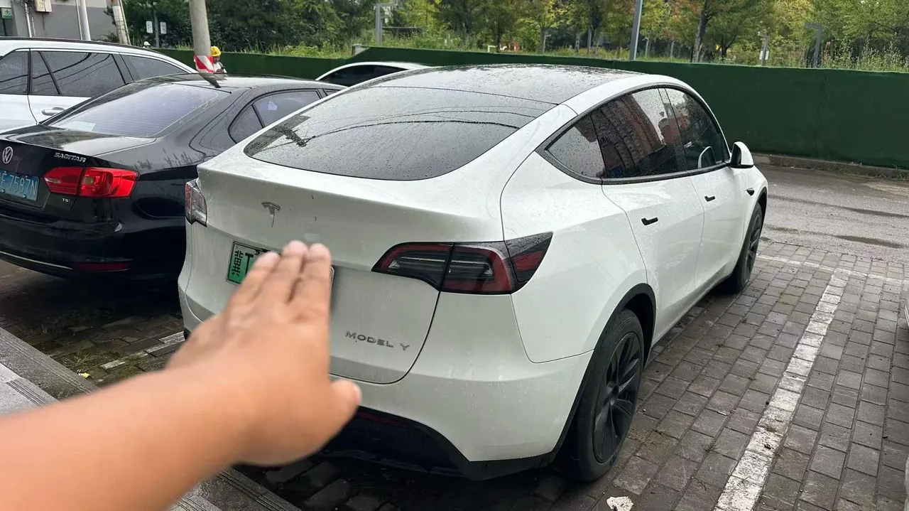 Tesla 2024 Model Y rear-wheel drive version automatic transmission 5