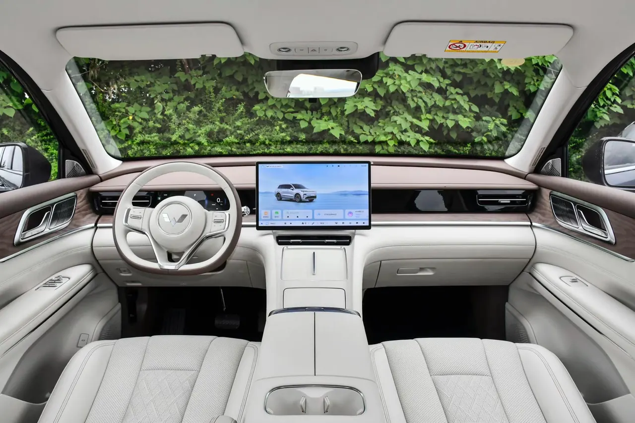 WuLing 2026 Starlight L 1.5 Stepless 260km Six-seater Automatic Gear 3